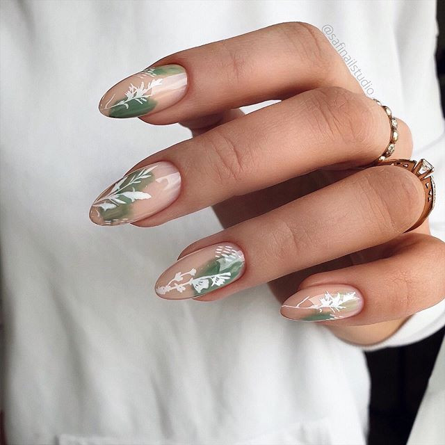 Kwiatowy manicure, czyli modne paznokcie na wiosnę 2020. Te wzorki królują na Instagramie