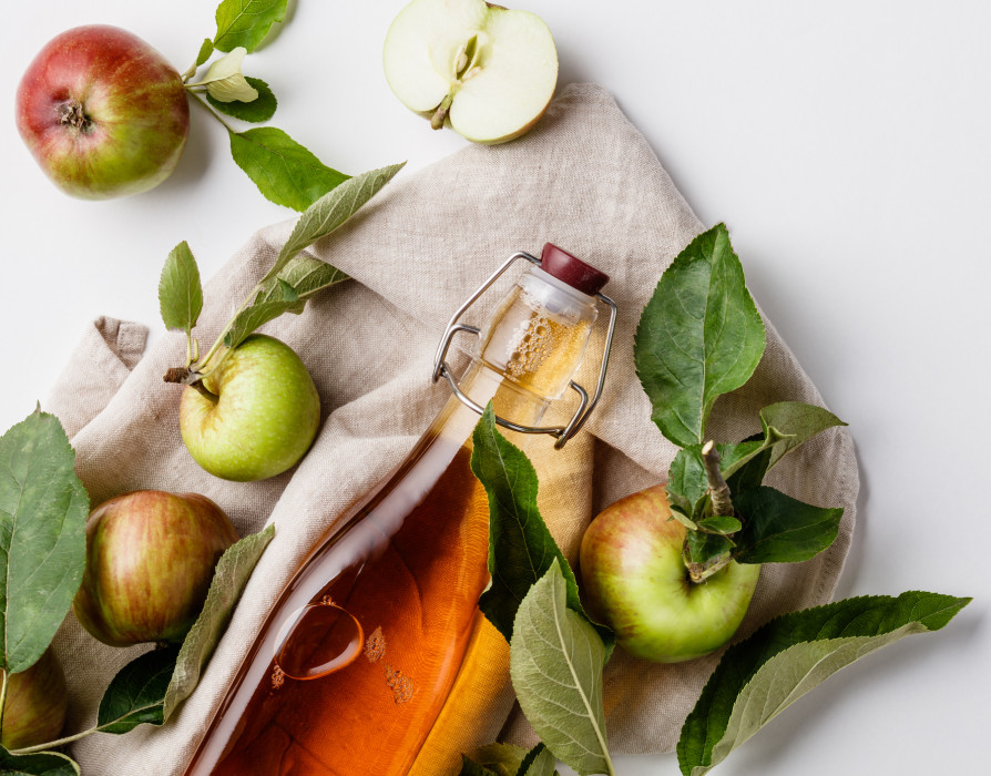 Woda z octem jabłkowym – czy naprawdę działa odchudzająco? Jak ją pić?