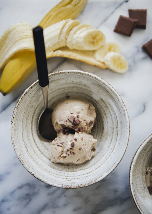 Lody bananowe z masłem orzechowym – szybki przepis na domowe fit lody