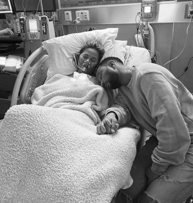 Chrissy Teigen poroniła. Modelka i John Legend mieli zostać rodzicami po raz trzeci. Przeczytajcie oświadczenie pary