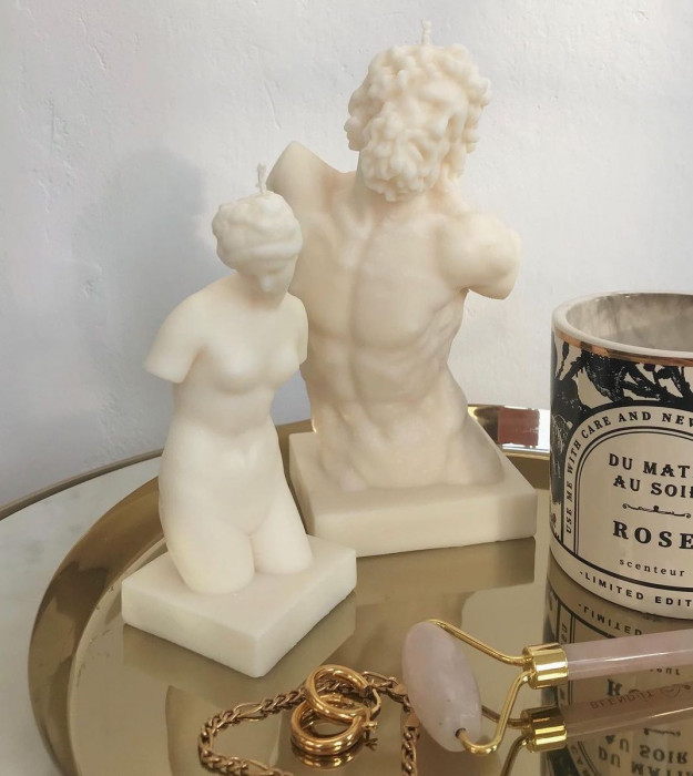 Świeczki w kształcie kobiecego ciała i rzeźb są hitem na Instagramie! Gdzie je kupić? To idealny pomysł na prezent last minute