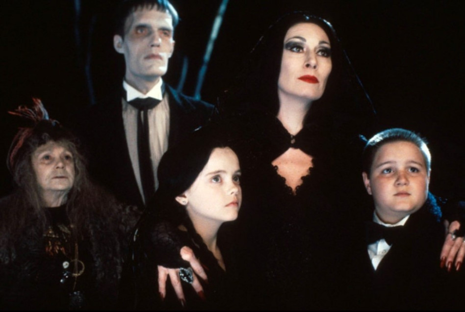 Wednesday Addams powraca! Tim Burton tworzy serial dla Netflixa o jednej z naszych ulubionych bohaterek. Wiemy, kto zagra Morticię!!!