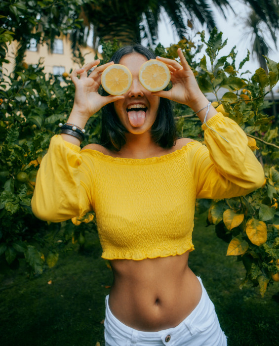 Cytryna na twarz – powody dla których warto są stosować. Jaki wpływ na cerę ma sok z cytryny?