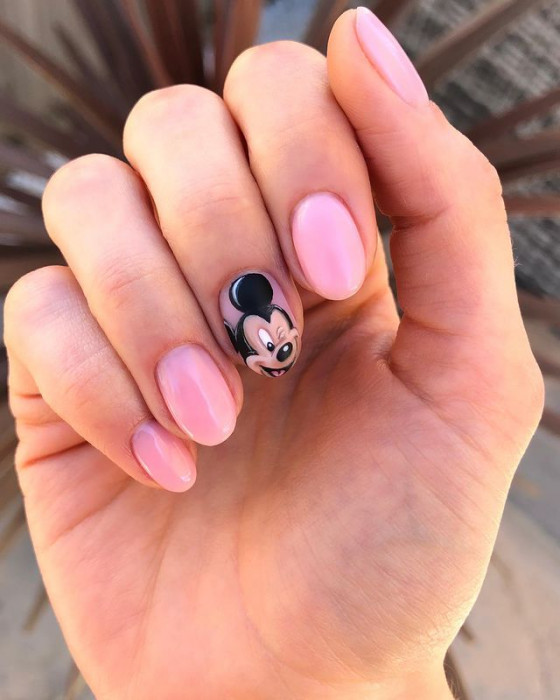 Myszka Miki na paznokciach