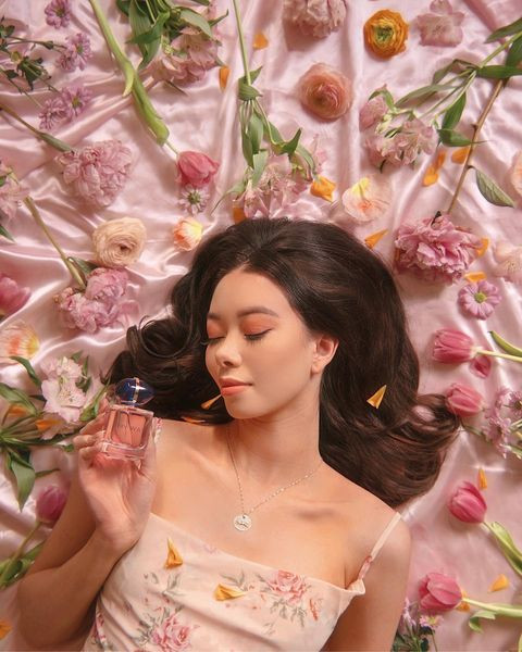 Najpiękniejsze perfumy wiosna-lato 2022 – jak zapach wybrać? Poznaj TOP 10!