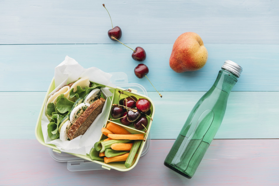 Lunchbox do szkoły – co ze sobą zabrać, by drugie śniadanie było pożywne i zdrowe? Fit inspracje na lunchboxy do szkoły