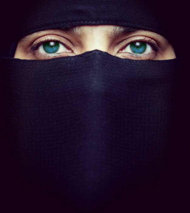 Afganistan: talibowie nakazali kobietom zakrywać twarz i całe ciało