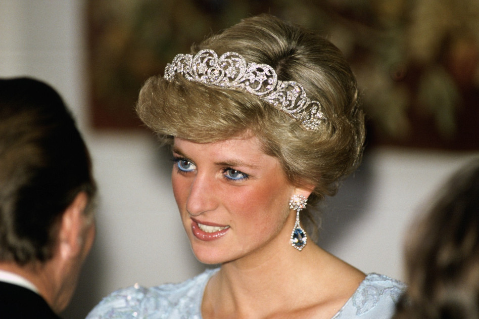 Pielęgnacyjne kosmetyki rodziny królewskiej dbają o urodę koronowanych głów. 5 arystokratycznych propozycji