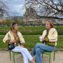 Jeansy i torebka – 5 niezawodnych duetów z wiosennych stylizacji Francuzek. Jak łączyć denimowe spodnie z dodatkami?