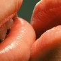 Balsam do ust to must have w zimowej kosmetyczce. Wskazujemy 5, które są lepsze niż pocałunki!