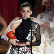 Emma Watson odbiera nagrodę na gali MTV Movie & TV