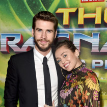 Miley Cyrus i Liam Hemsworth na premierze  „Thor: Ragnarok” w Los Angeles