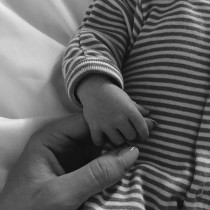 Tym zdjęciem Rosie Huntington-Whiteley ogłosiła narodziny swojego syna!