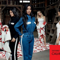 Kim Kardashian, Kylie Jenner, Kendall Jenner, Khloé Kardashian i Kourtney Kardashian w kampanii Calvin Klein na wiosnę-lato 2018