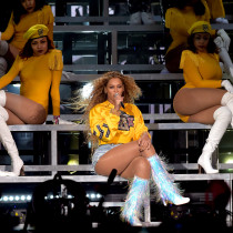 Beyonce żółtą bluzę założyła do piosenki „Formation”