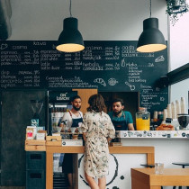 Twój Instagram to skarbnica wiedzy dla osób szukających pięknych miejsc w Polsce z wysokiej jakości i dobrze zaparzoną kawą. Czy z tych wszystkich kawiarni mogłabyś wybrać swoje 3 ulubione?
