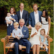 Portret rodziny królewskiej z okazji siedemdziesiątych urodzin księcia Karola zrealizował Chris Jackson. Zgodzicie się, że to najbardziej pogodny portret royal family jaki kiedykolwiek powstał?