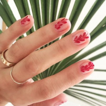 Modne paznokcie 2019: kwiatowy trend w manicure, który musicie przetestować tej wiosny
