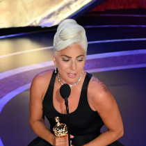 Lady Gaga odbiera Oscara 2019 za piosenkę „Shallow”!