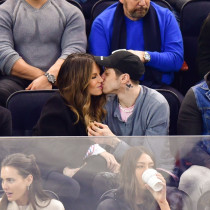 Pete Davidson i Kate Beckinsale pocałowali się podczas meczu hokejowego i w ten sposób potwierdzili, że są parą!