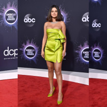 American Music Awards 2019: najpiękniejsze stylizacje gwiazd. Kto pojawił się na czerwonym dywanie?
