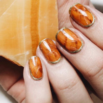 Crystal Nails, czyli modne paznokcie 2020 - inspiracje z Instagramu