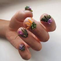 Kwiatowe paznokcie - najpiękniejsze inspiracje