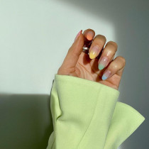 Pastelowy french: Klasyczny manicure zmienił się nie do poznania. To właśnie takie paznokcie są teraz najmodniejsze