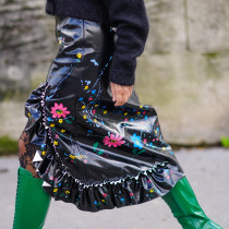Trendy wiosna-lato 2020: Najpiękniejsze spódnice w kwiaty. Pasują zarówno do szpilek, jak i do sneakersów!