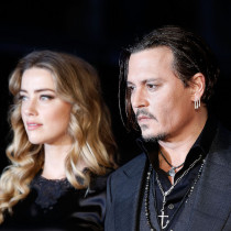 Johnny Depp uznany za winnego w sprawie o pobicie swojej byłej żony Amber Heard.