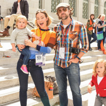 Olivia Wilde, Jason Sudeikis z dziećmi Otisem Sudeikis i Daisy Sudeikis w 2018 roku