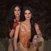 Kim Kardashian West i Kendall Jenner promują perfumy top modelki.