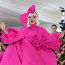 Lady Gaga założyła sukienkę od polskiej projektantki! Fanką marki jest także Margot Robbie