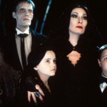 Wednesday Addams powraca! Tim Burton tworzy serial dla Netflixa o jednej z naszych ulubionych bohaterek. Wiemy, kto zagra Morticię!!!