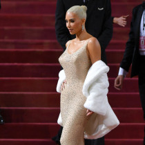 Kim Kardashian na Met Gali 2022 w sukience Marilyn Monroe sprzed lat.