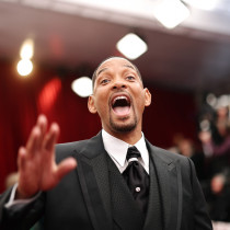 W przejmującym wideo Will Smith przeprasza Chrisa Rocka za spoliczkowanie. „Boli mnie to psychologicznie i emocjonalnie” – powiedział