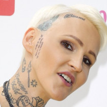 Agnieszka Chylińska zrobiła sobie tatuaż z błędem. Specjalnie?