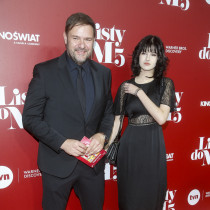 Tomasz Karolak z córką na czerwonym dywanie
