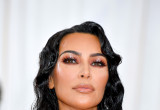 Met Gala 2019: Kim Kardashian i jej makijaż „wet look” autorstwa Mario Dedivanovica.