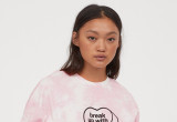 Krótka bluza z kolekcji Ariana Grande x H&M, 59,99 zł