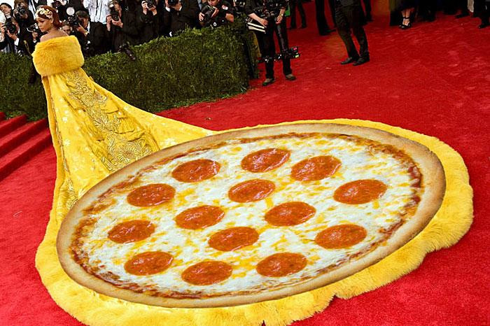 Rihanna jako pizza pepperoni.
