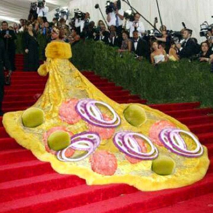 Rihanna jako pizza z oliwkami.