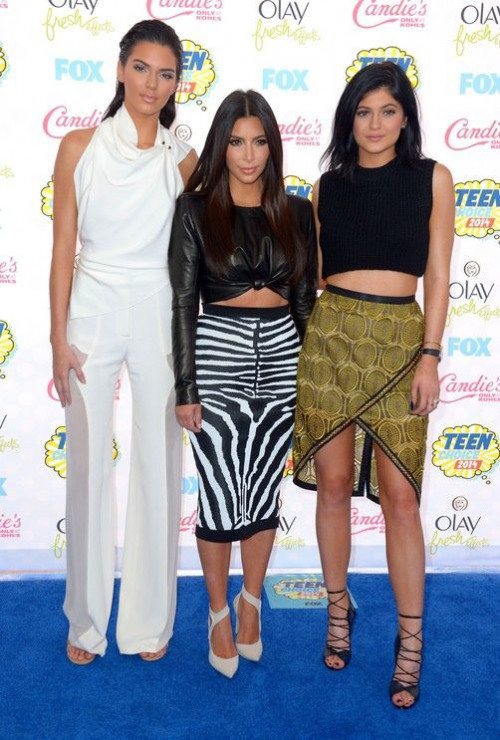 teen-choice-awards-2014-kendall-jenner-kim-kardashian-i-kylie-jenner-fot-east-news