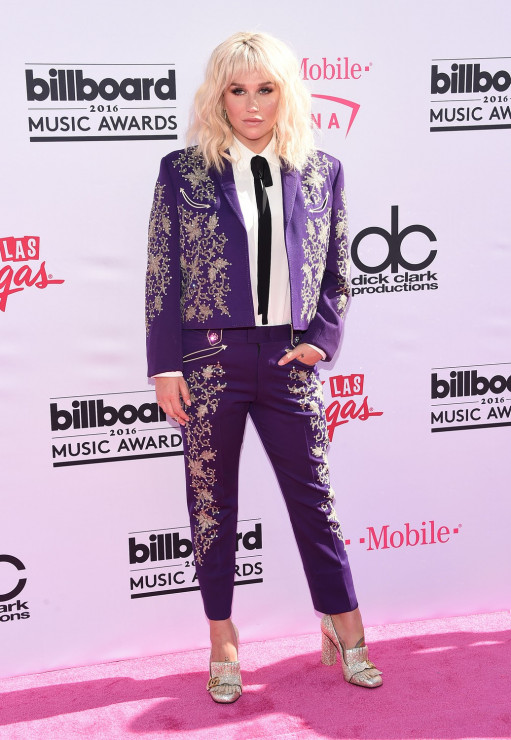 Kesha-Billboard-Music-Awards-2016