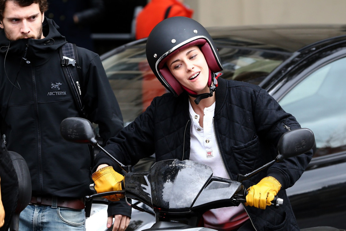 Kristen Stewart w horrorze "Personal Shopper. Zwiastun / East News