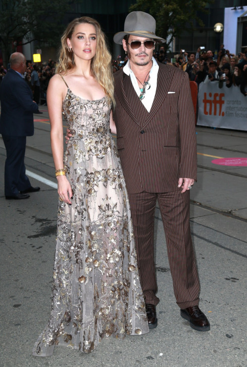 Amber Heard i Johnny Depp rozwodzą się / East News
