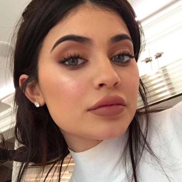 Fani narzekają na kosmetyki sprzedawane przez Kylie Jenner - "to oszustwo!"