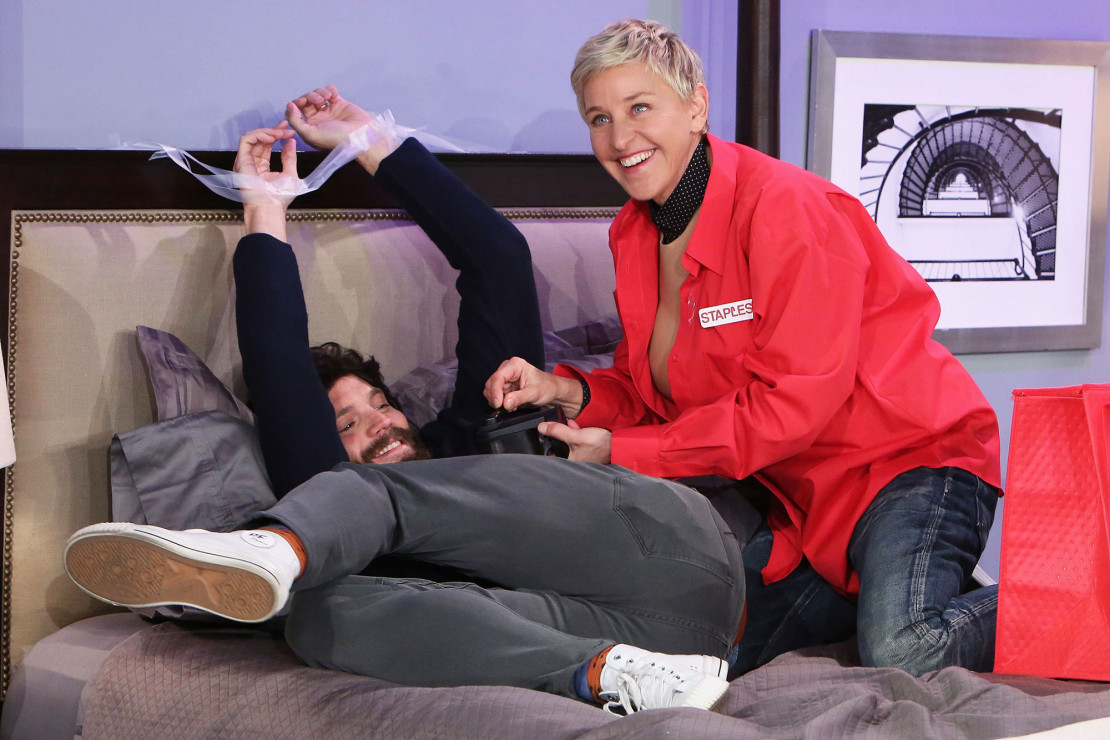 Ellen DeGeneres i Jamie Dornan odgrywają sceny z "Ciemniejszej strony Grey'a"