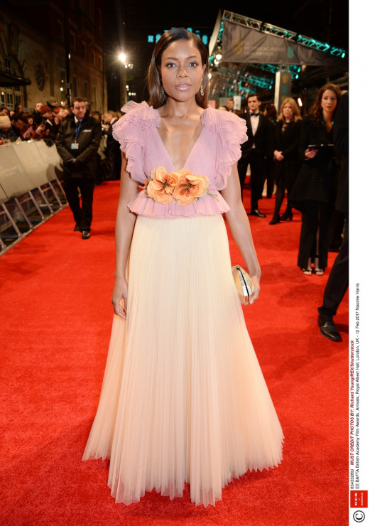BAFTA 2017: Naomie Harris w sukni Gucci