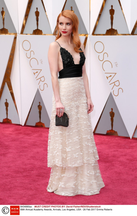 Oscary 2017, stylizacje gwiazd: Emma Roberts w sukni Vintage Armani